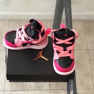 Size 4 multi color Nike ( black & pink ) never worn with original box